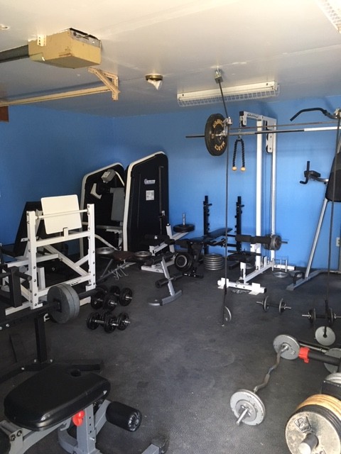 Bodybuilding Garage Gym